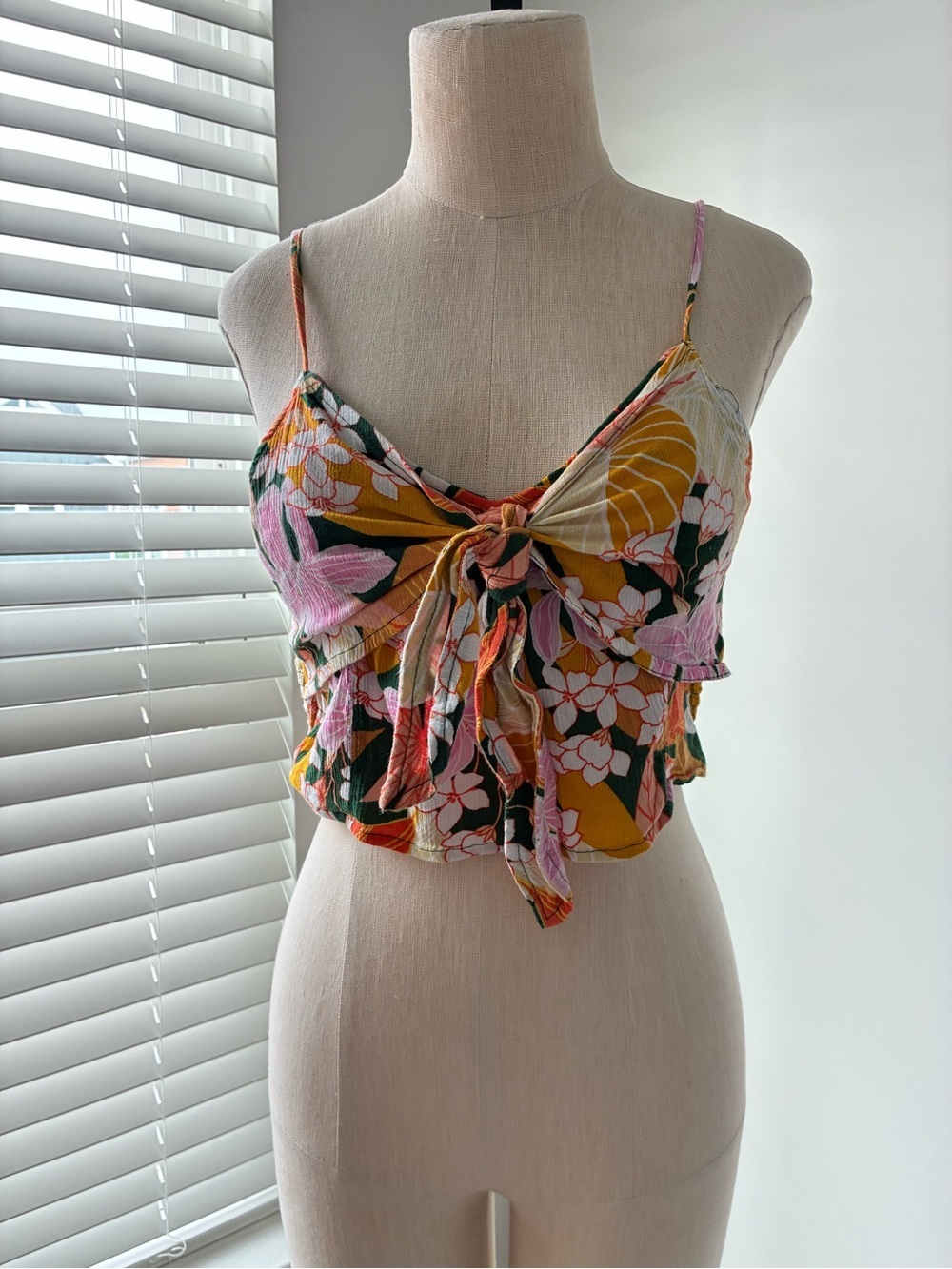 Aerie Women's Vibrant Tropical Tie-Front Floral Crop Top